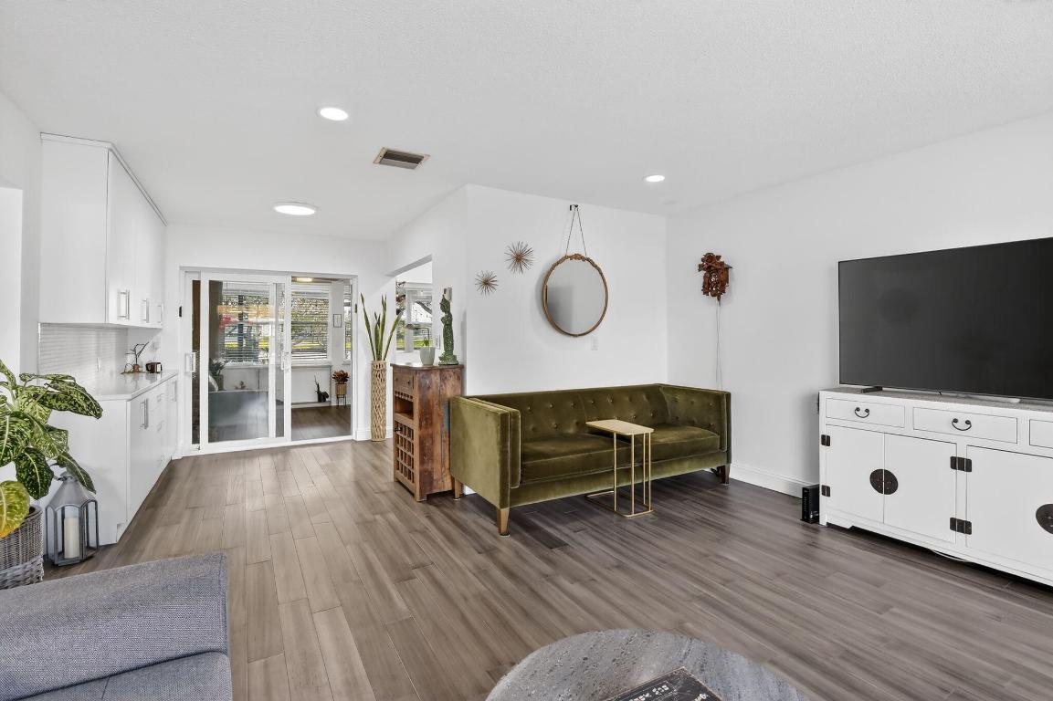 MAINLANDS OF TAMARAC LAKES - Residential