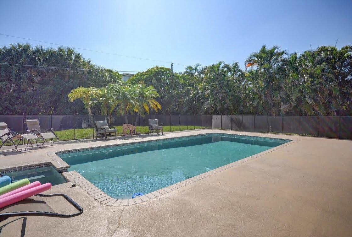 BOCA RATON HILLS SEC 3 - Residential