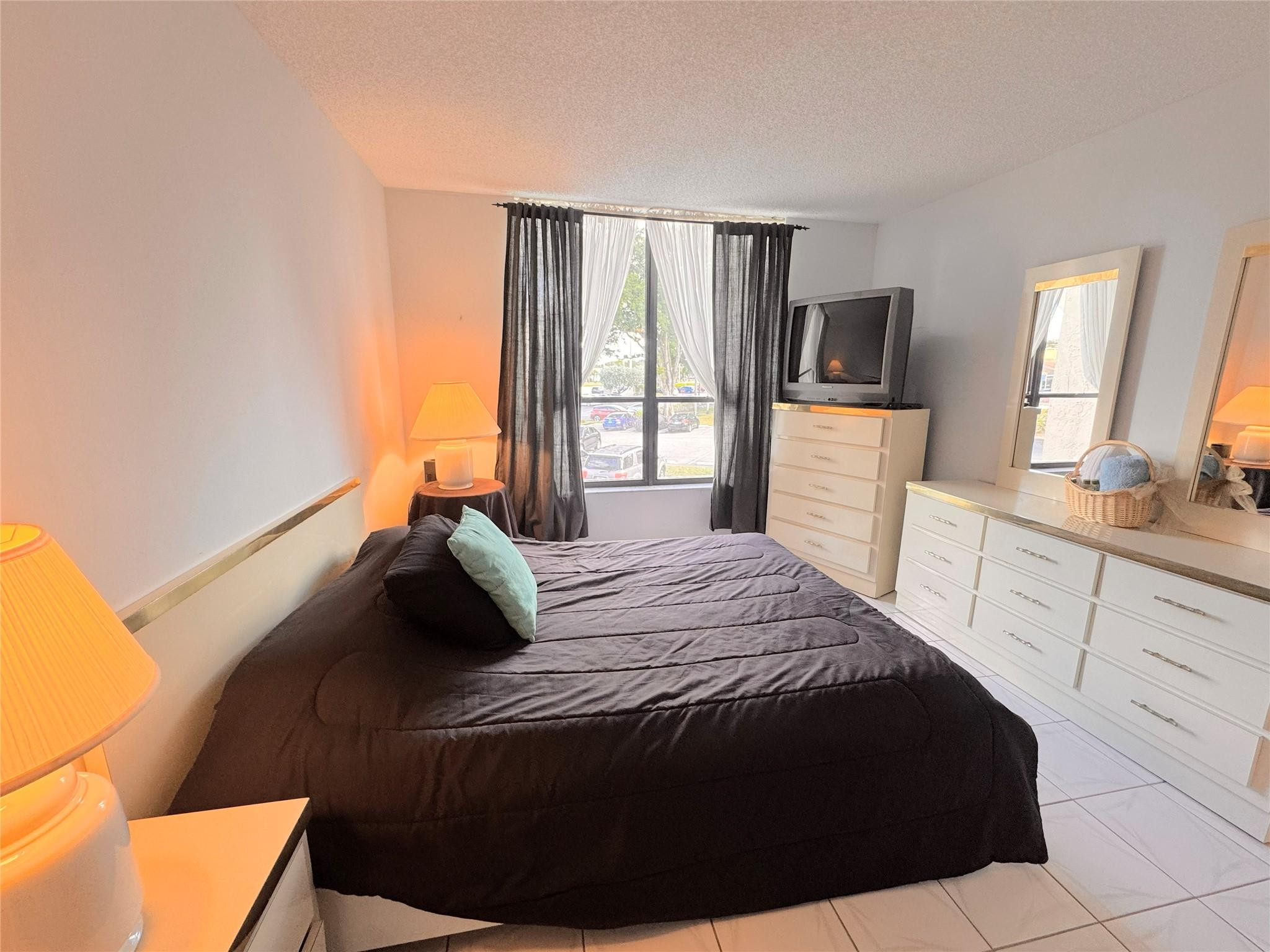 CONCORD VILLAGE CONDO V - Residential