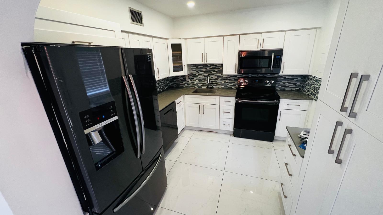 Lloyd Estates 25-47 B - Residential Lease