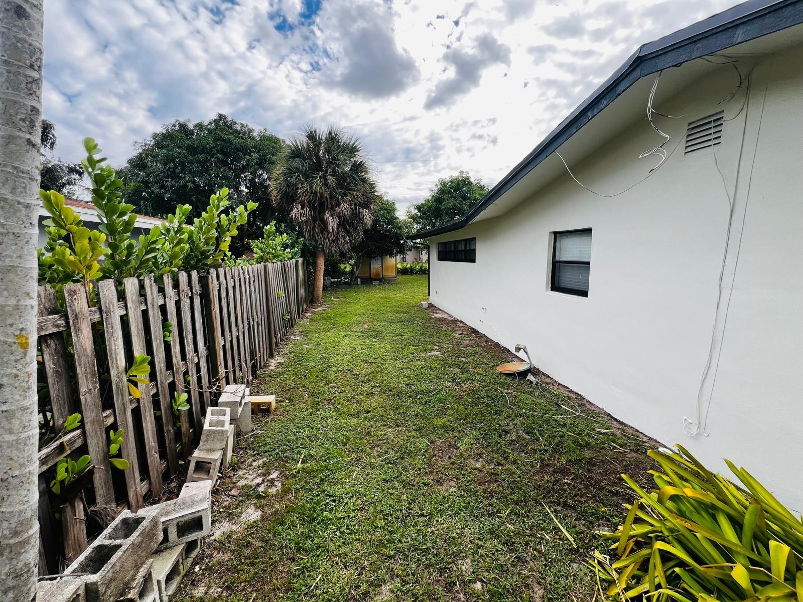 Lloyd Estates 25-47 B - Residential Lease