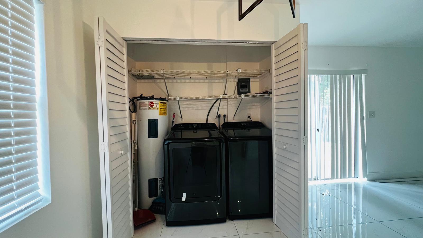 Lloyd Estates 25-47 B - Residential Lease