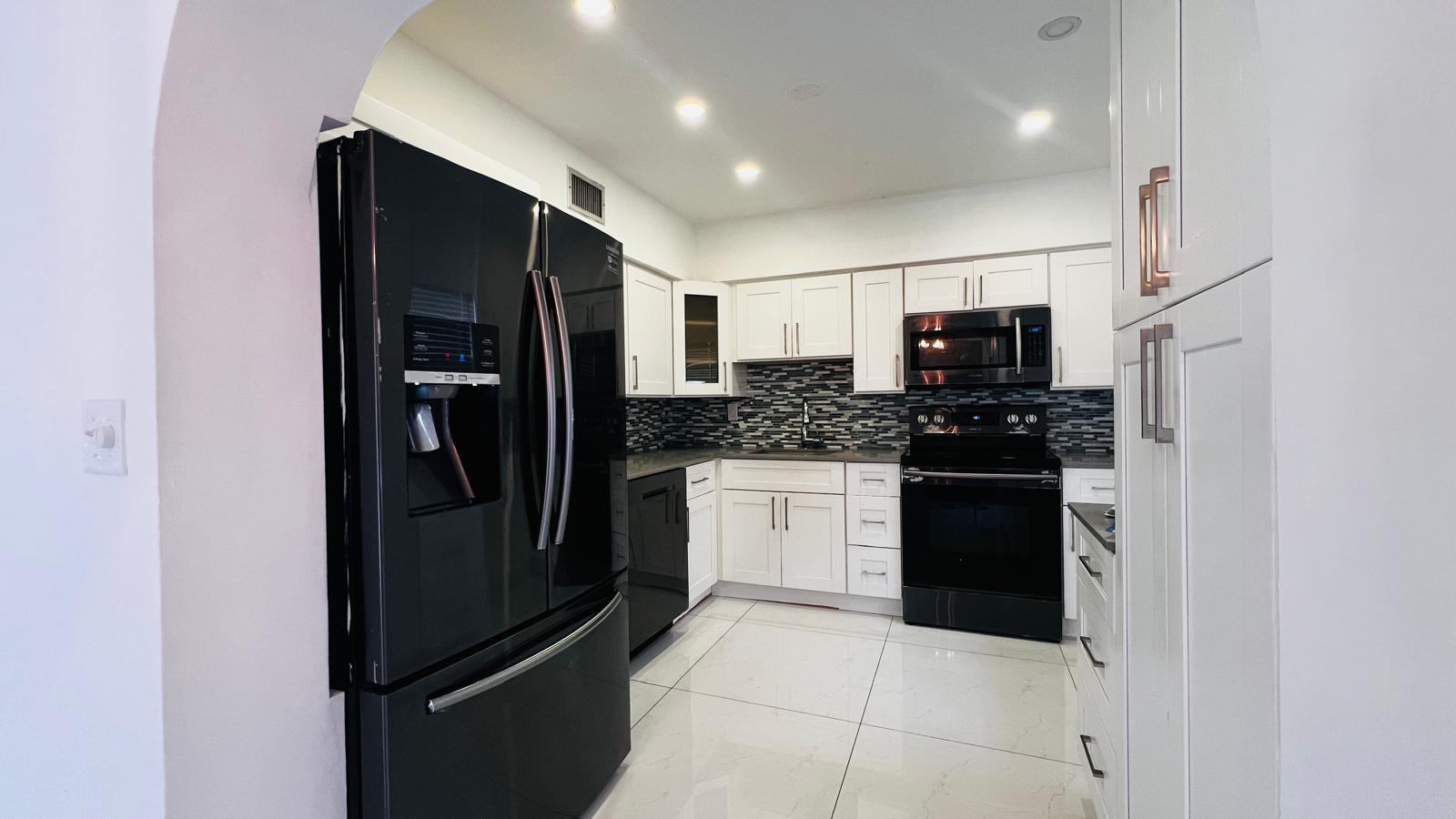 Lloyd Estates 25-47 B - Residential Lease