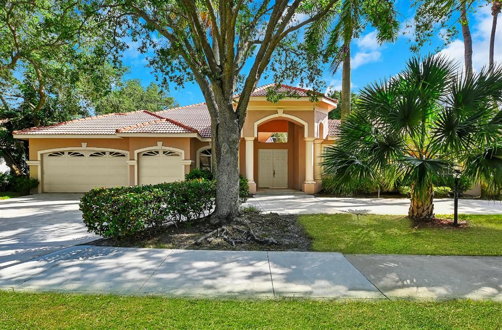 Photo of 2793 Hampton Circle S, Delray Beach, FL 33445 (MLS # R10795698)