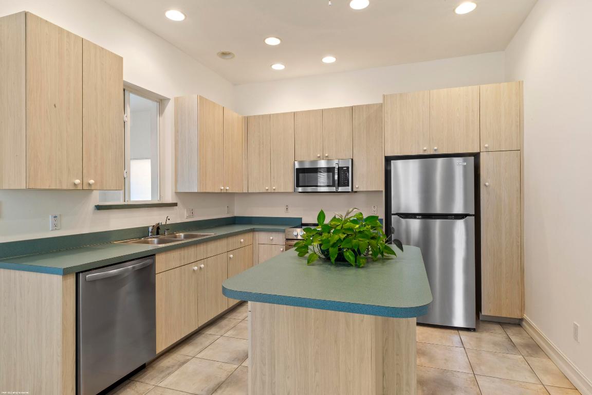 PALM BEACH POINT - Residential