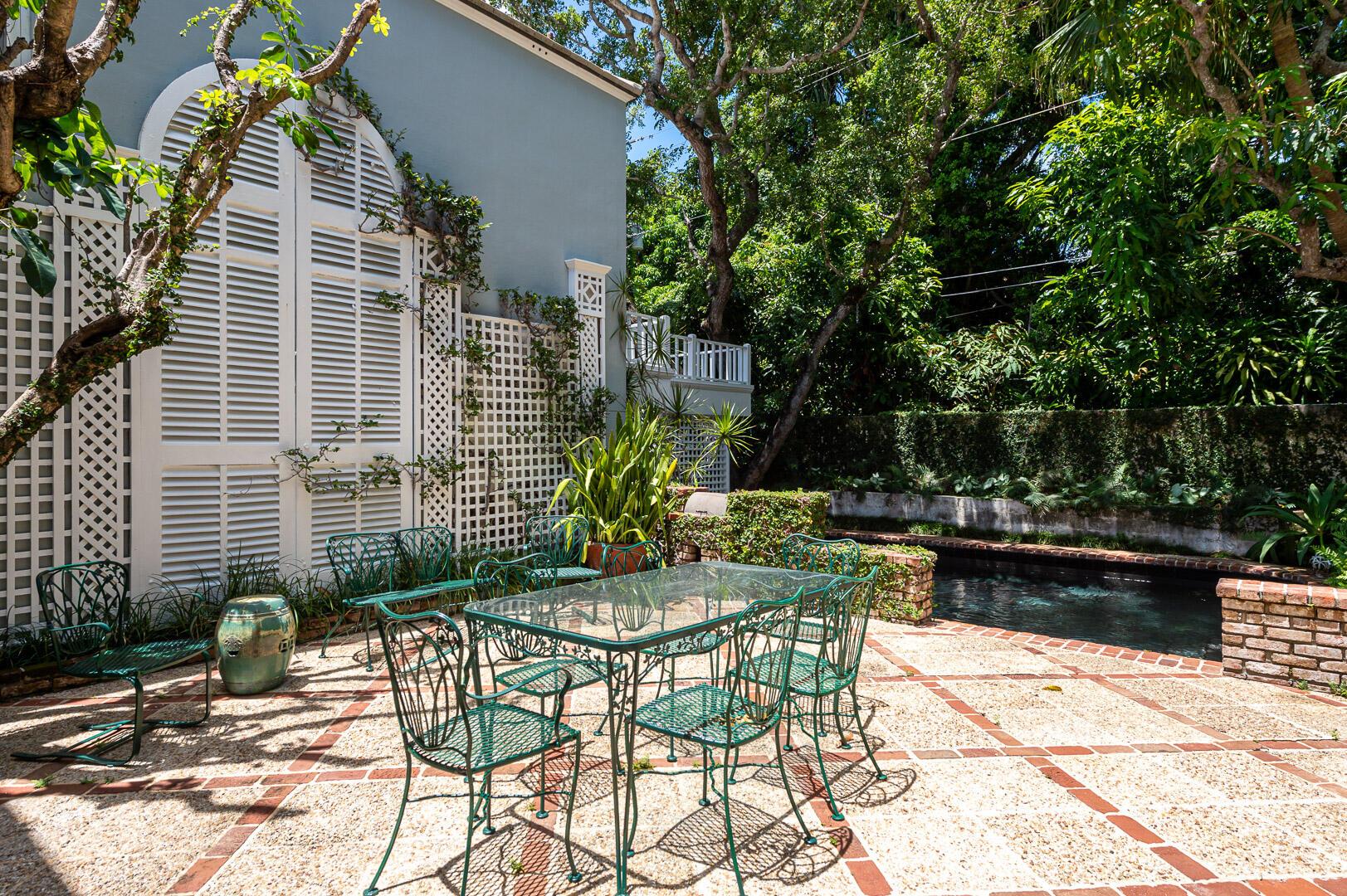 COCOANUT GROVE - Residential