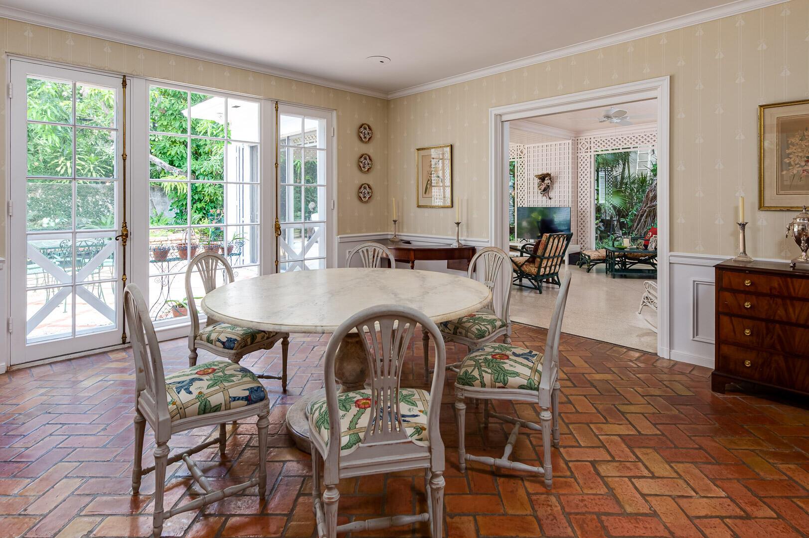 COCOANUT GROVE - Residential