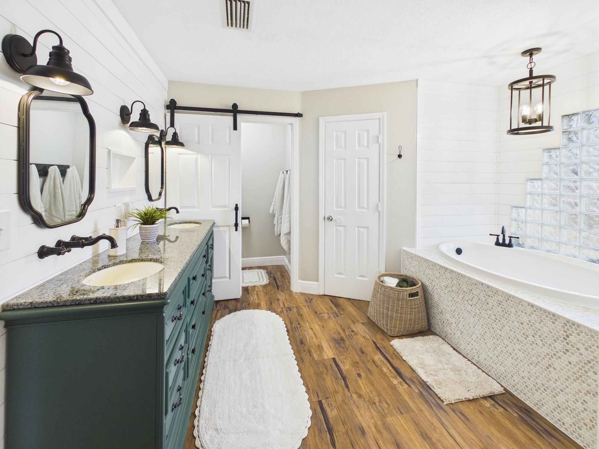 NORTH LAKE COUNTRY ESTATES - Residential