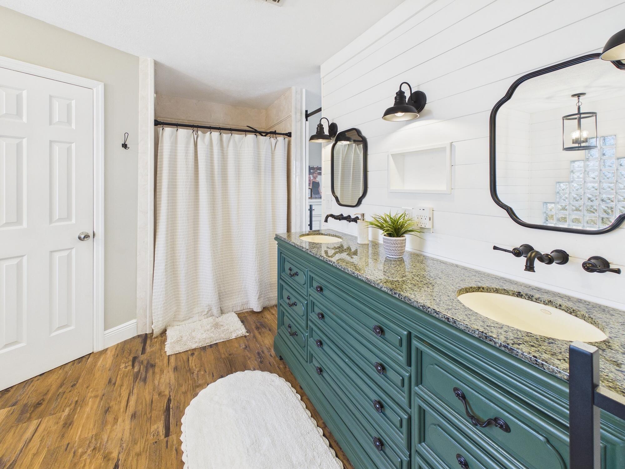 NORTH LAKE COUNTRY ESTATES - Residential