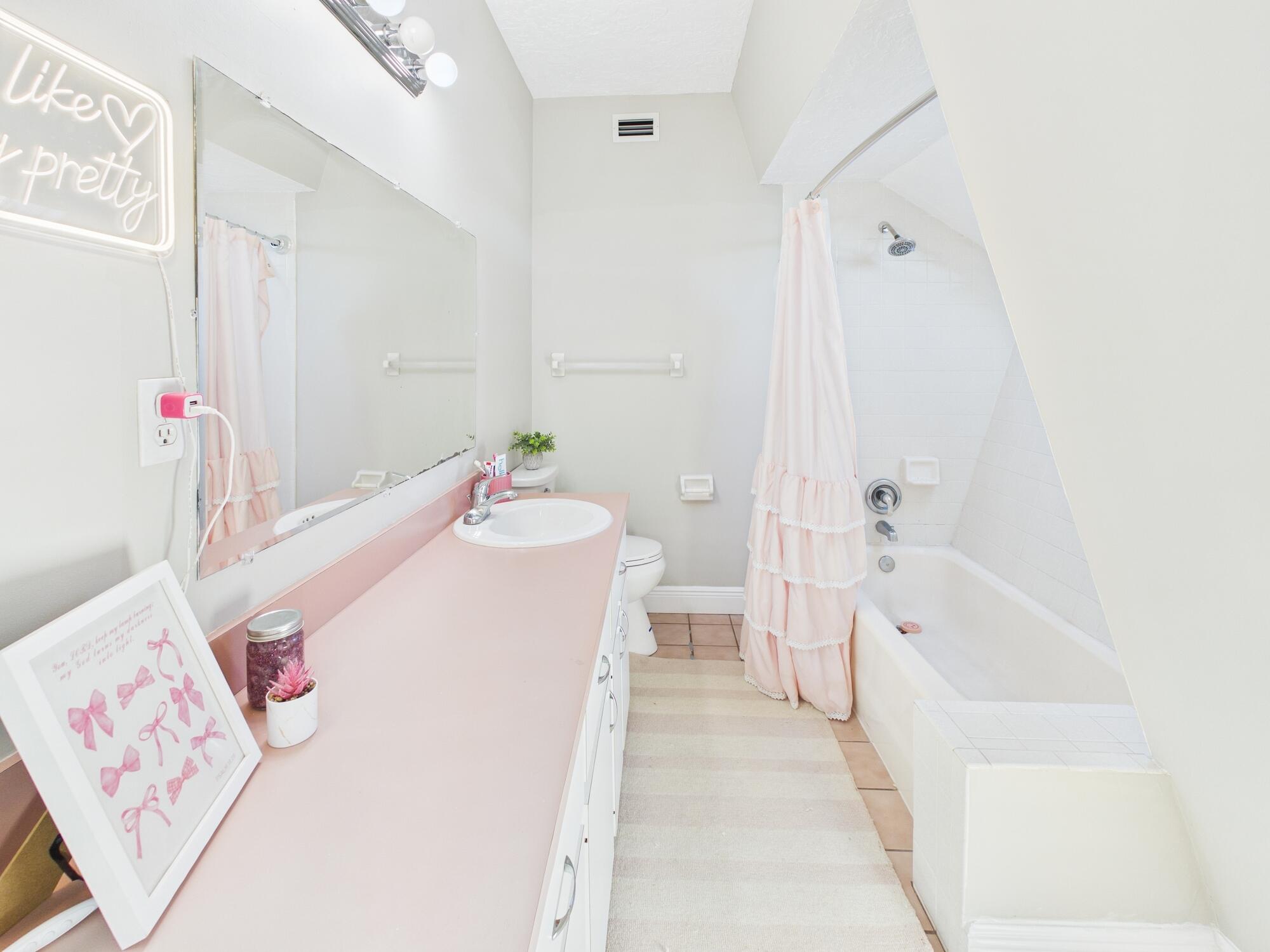 NORTH LAKE COUNTRY ESTATES - Residential