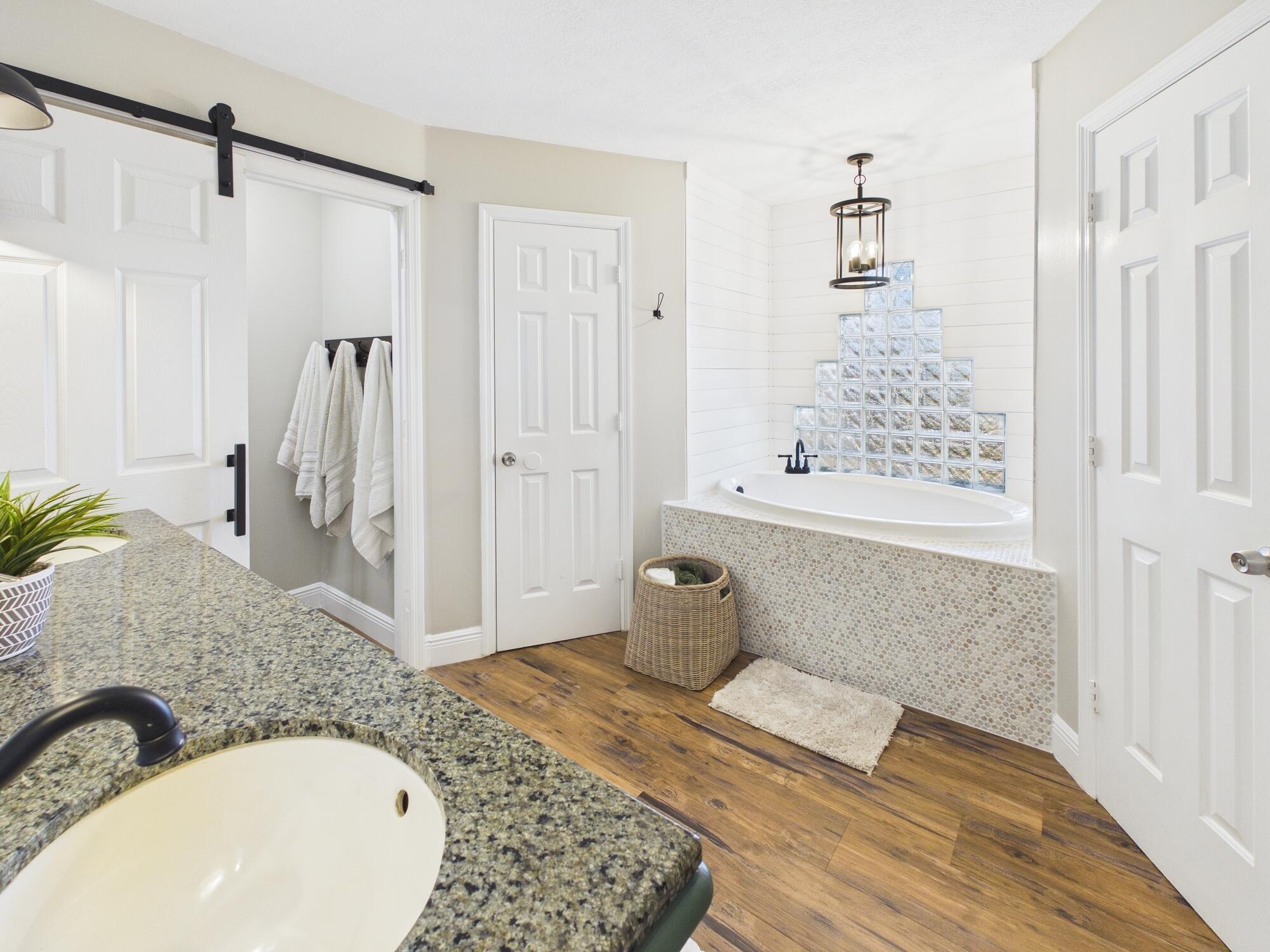 NORTH LAKE COUNTRY ESTATES - Residential