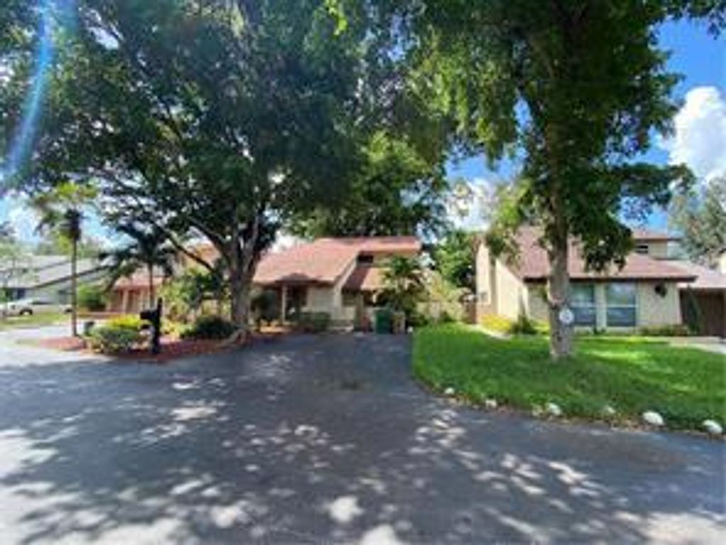 Photo of 8321 SW 39th Court, Davie, FL 33328 (MLS # B26026615)