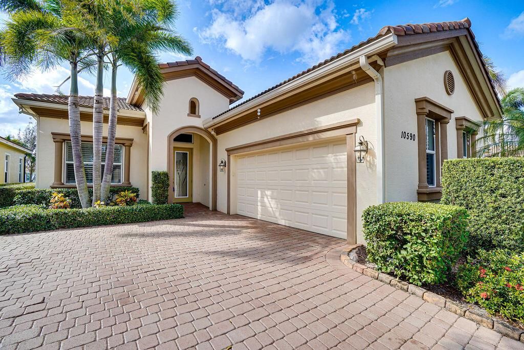 Photo of 10590 SW Visconti Way, Port Saint Lucie, FL 34986 (MLS # R10942851)