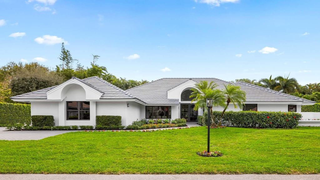 Photo of 4606 Gleneagles Drive, Boynton Beach, FL 33436 (MLS # R11117090)