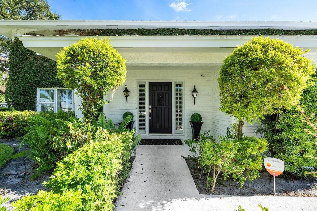 Photo of 900 SW 16th Street, Boca Raton, FL 33486 (MLS # R11014320)