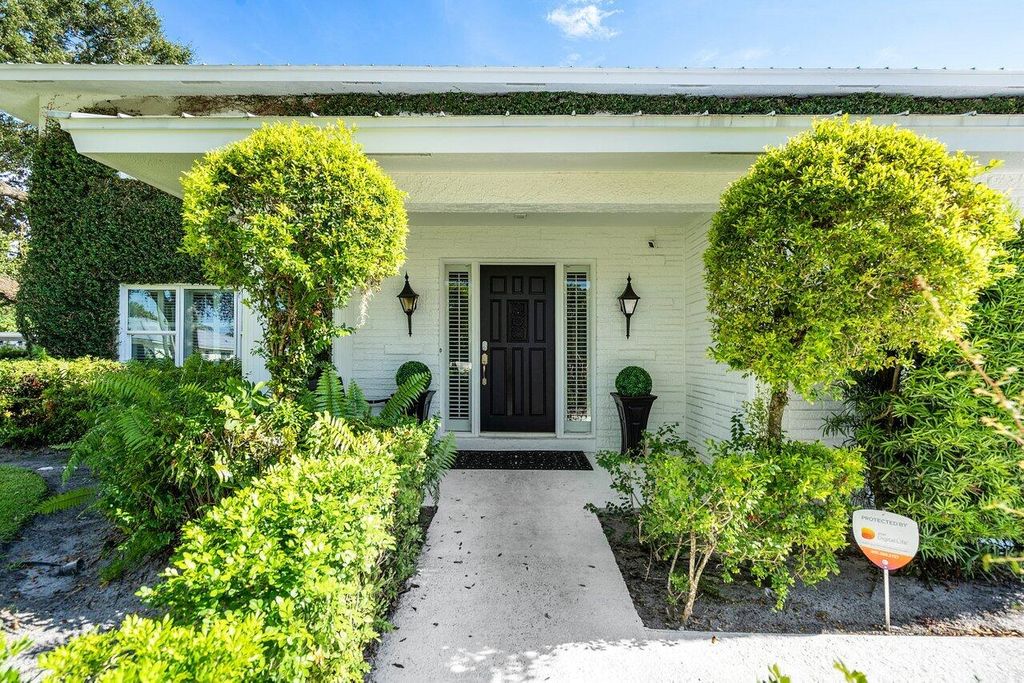 Photo of 900 SW 16th Street, Boca Raton, FL 33486 (MLS # R11014320)