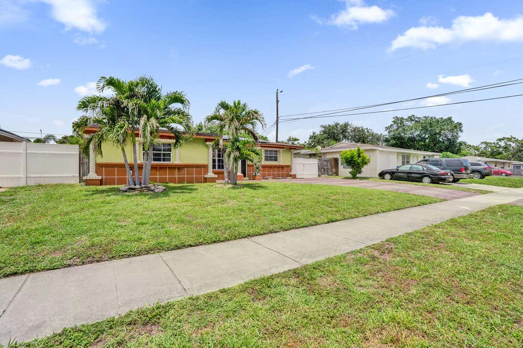 Photo of 151 NW 21st Street, Pompano Beach, FL 33060 (MLS # B26037033)