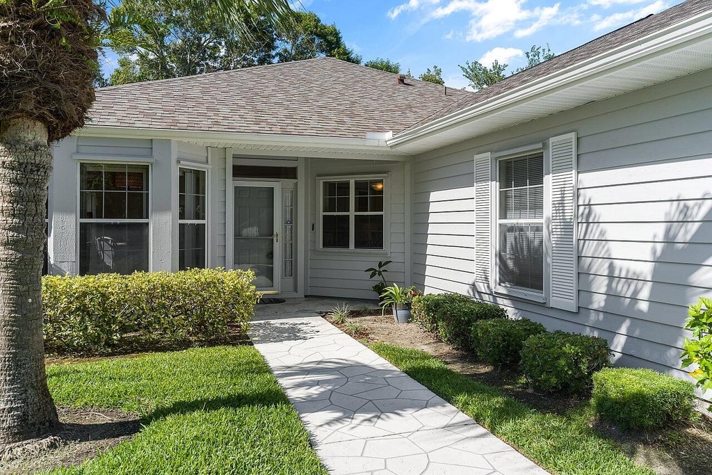 Photo of 431 Tamarind Place, Vero Beach, FL 32962 (MLS # B26037941)