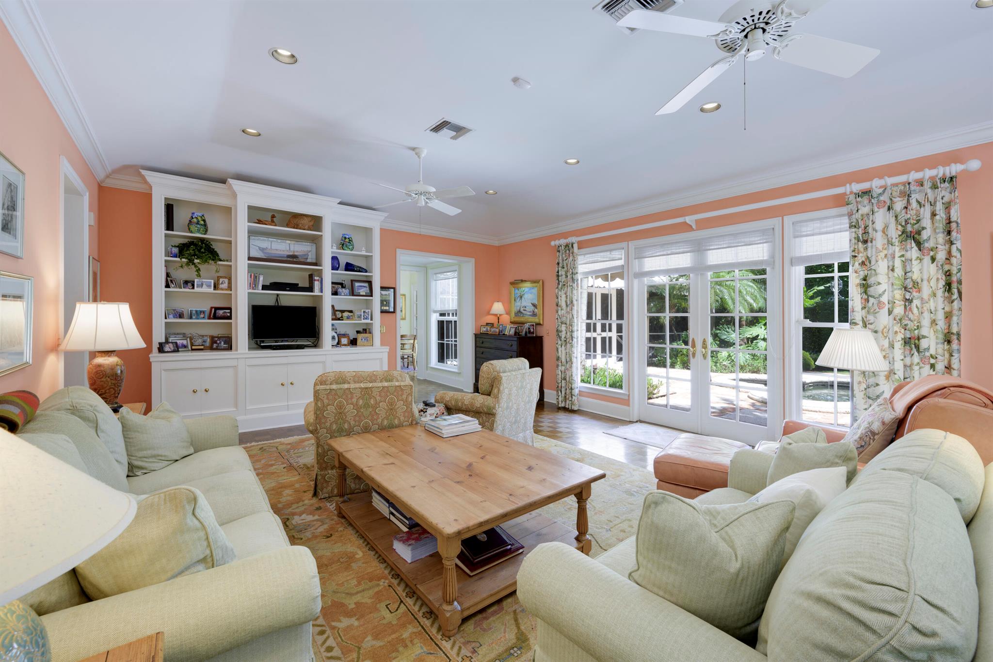 EL BRAVO PARK - Residential