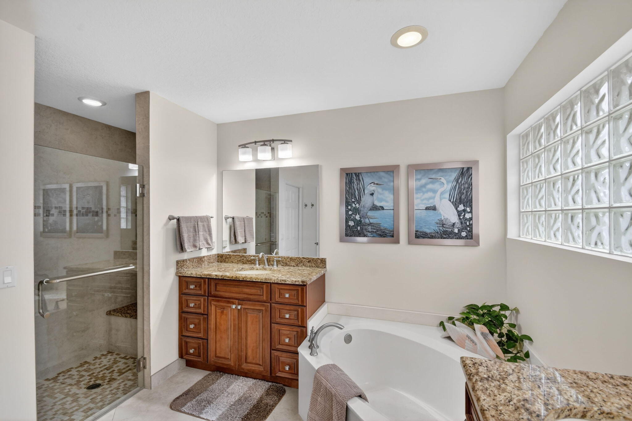 LAKERIDGE GREENS - Residential