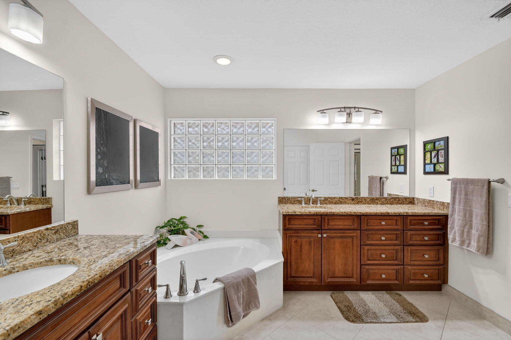 LAKERIDGE GREENS - Residential