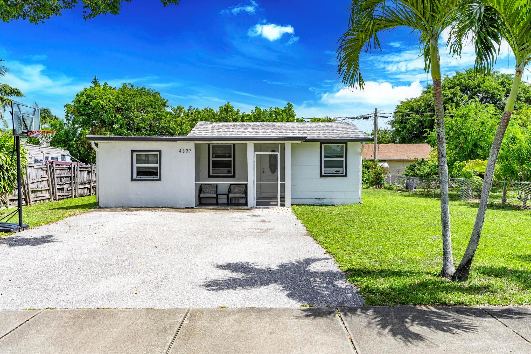 4337 Clinton Boulevard, Lake Worth, FL, 33461/$350,000 3 4337 Clinton Boulevard