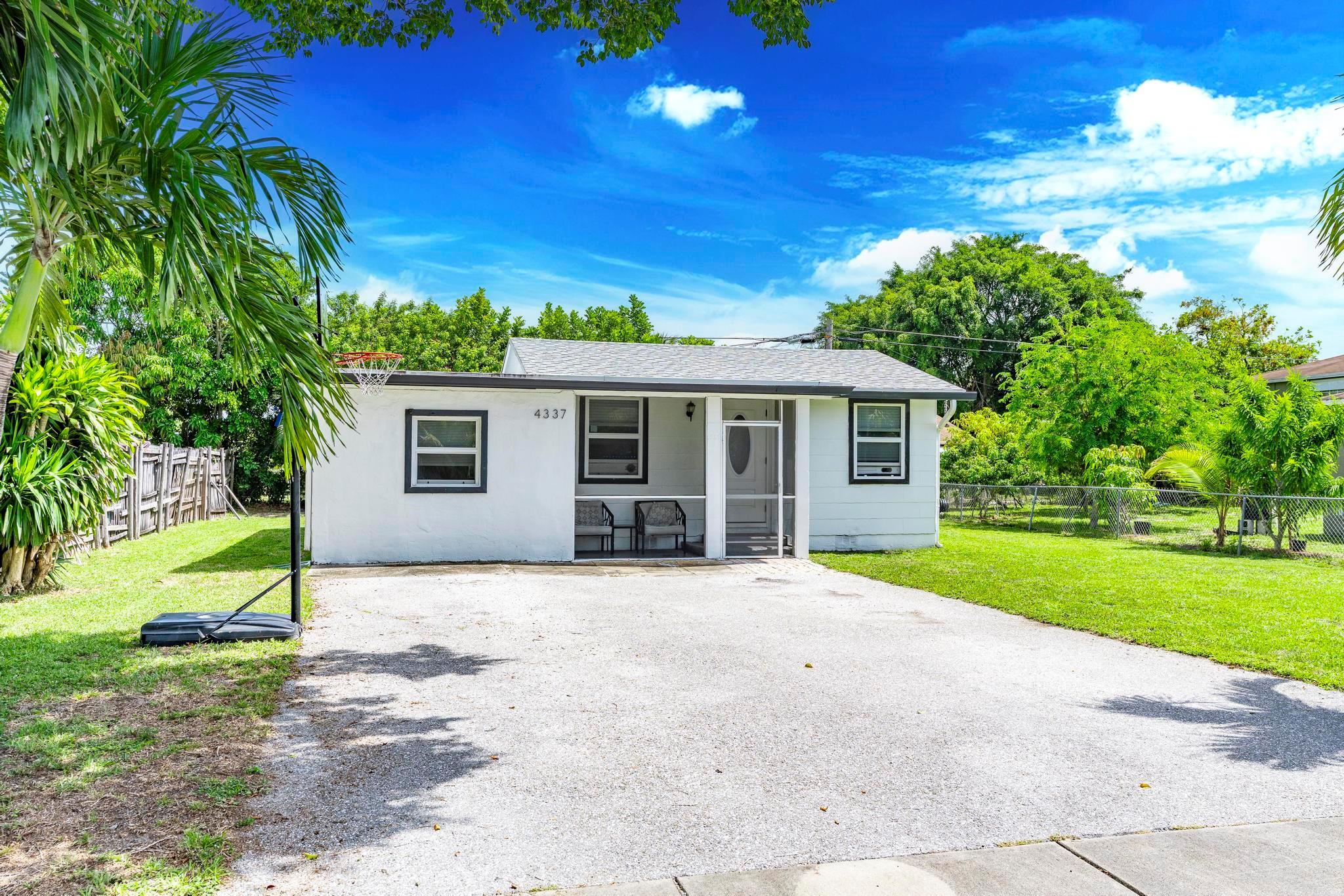 4337 Clinton Boulevard, Lake Worth, FL, 33461/$350,000 4 4337 Clinton Boulevard
