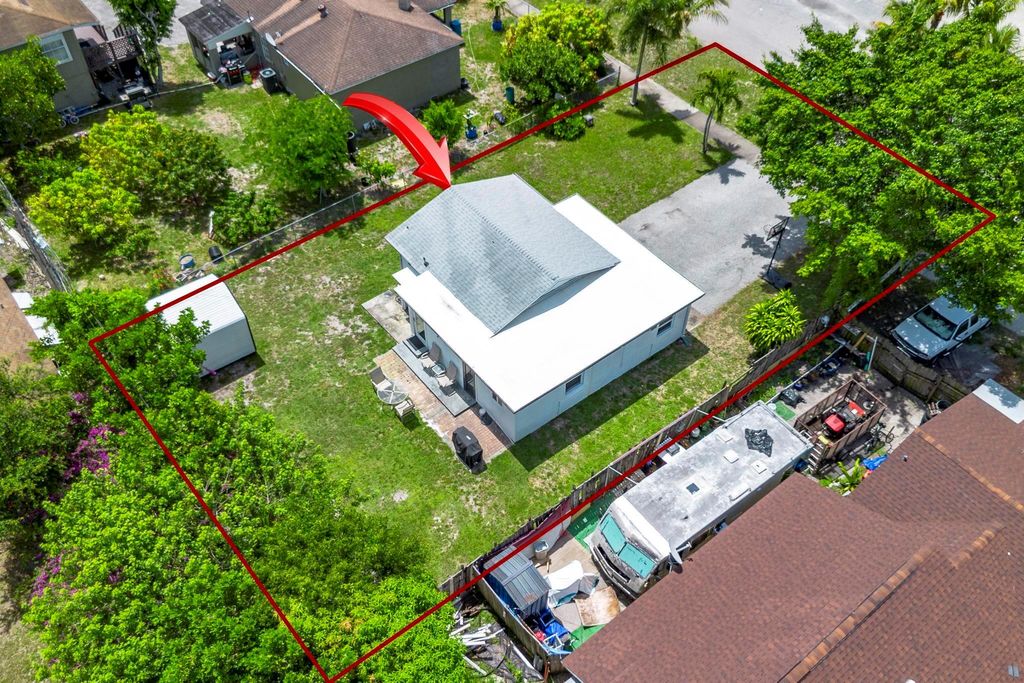 Photo of 4337 Clinton Boulevard, Lake Worth, FL 33461 (MLS # R11098503)