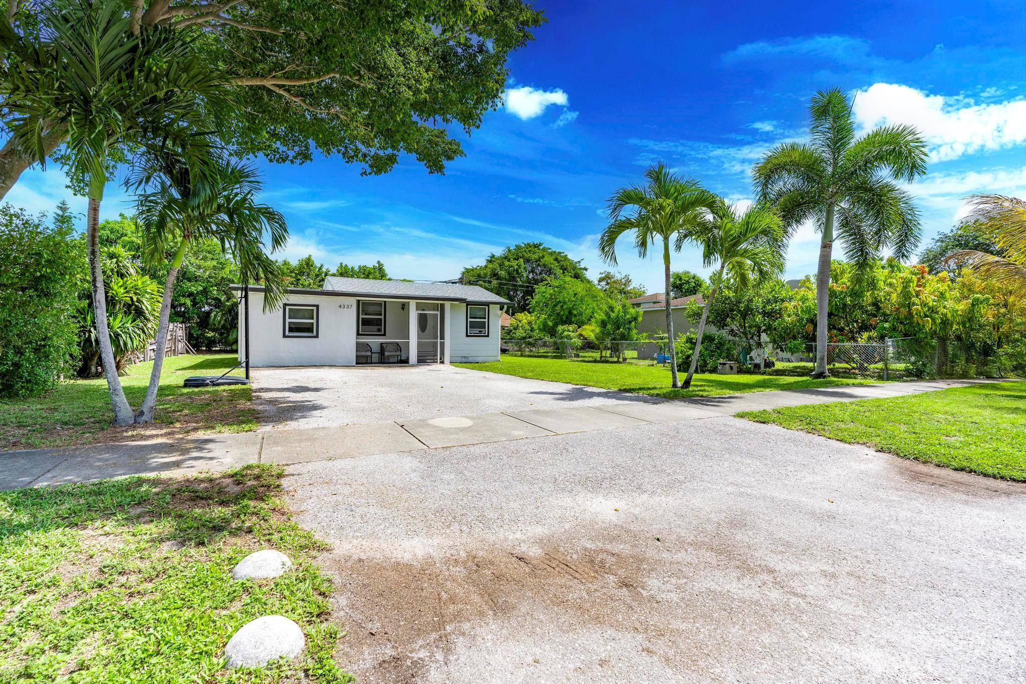 4337 Clinton Boulevard, Lake Worth, FL, 33461/$350,000 1 4337 Clinton Boulevard