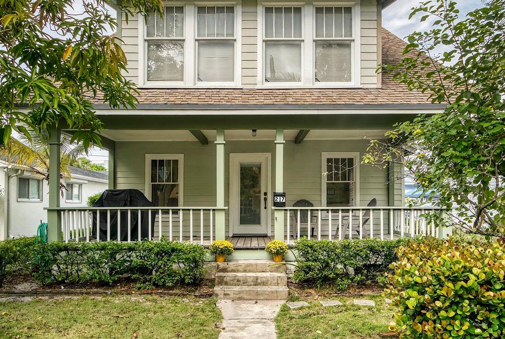 Photo of 217 S Federal Highway, Lake Worth Beach, FL 33460 (MLS # R11122290)