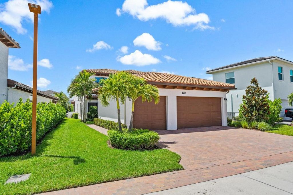 Photo of 13644 Dumont Road, Palm Beach Gardens, FL 33418 (MLS # R10973735)