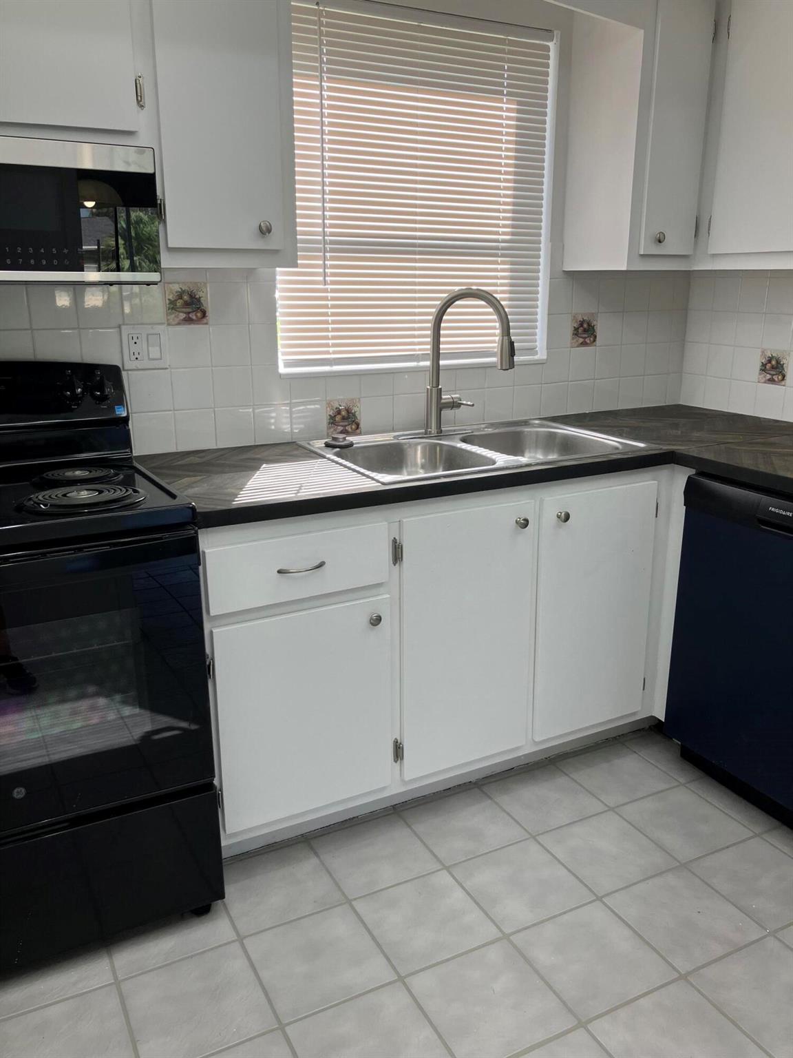 CRESTHAVEN VILLAS NO 10 C - Residential Lease