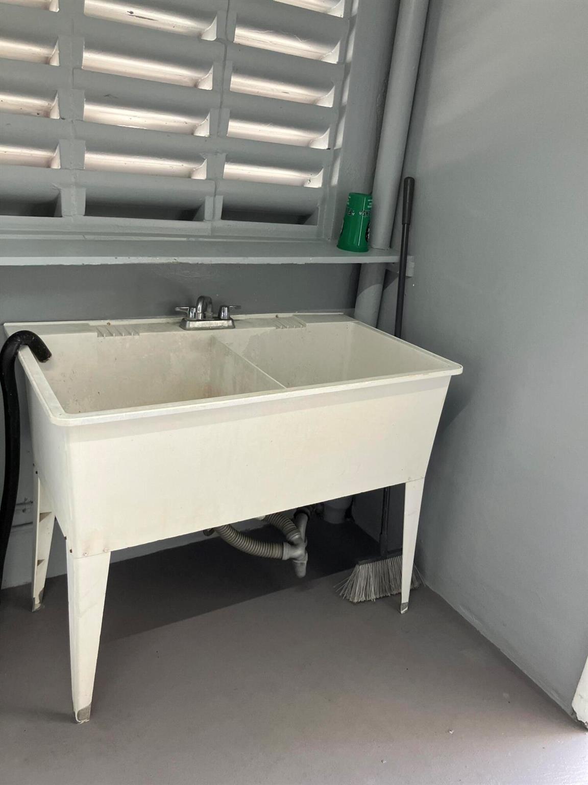 CRESTHAVEN VILLAS NO 10 C - Residential Lease