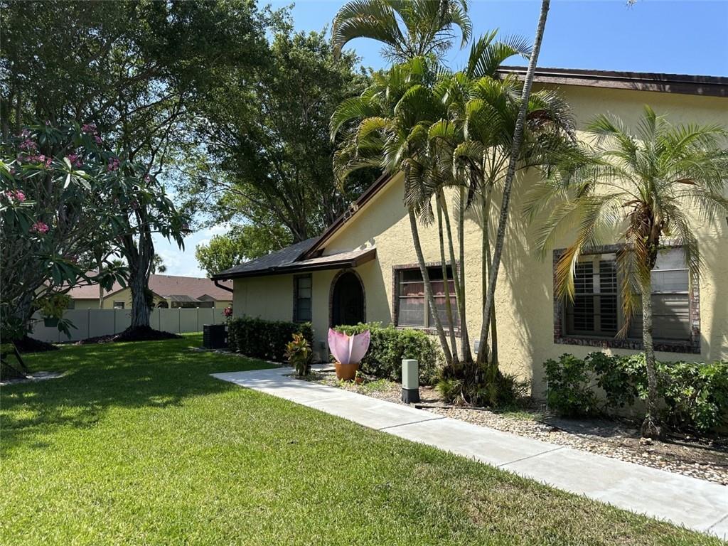 Very spacious 2/2 corner villa with huge screen patio facing garden and trees. Stainless steel appliances and new dishwasher, updated guest bathroom, separate laundry room. Vaulted ceiling, large master bedroom with giant walking closet. Newer roof, water heater and AC outdoor unit. Carport parking and extra storage. Nice community with clubhouse, pool, tennis and path around the lake.