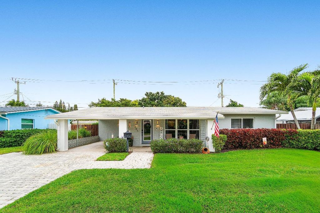 Photo of 301 Se 10th Court, Deerfield Beach, FL 33441 (MLS # R11148065)