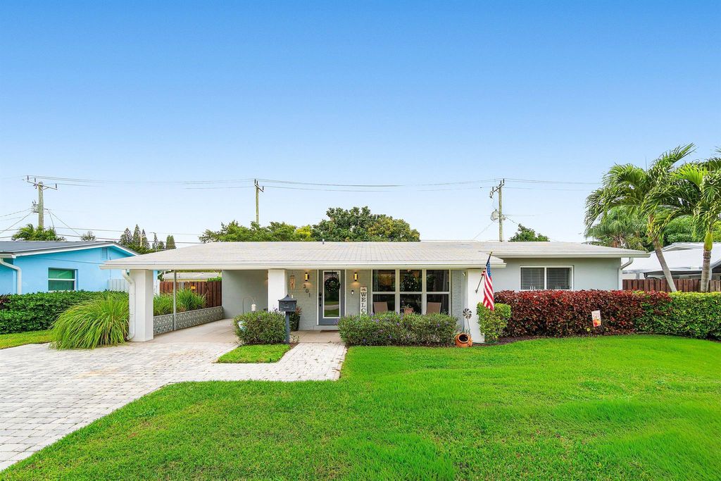 Photo of 301 Se 10th Court, Deerfield Beach, FL 33441 (MLS # R11148065)