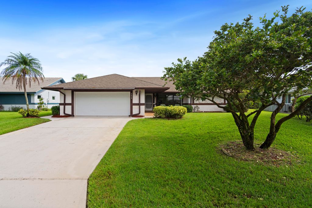 Photo of 5070 SE Hanson Circle, Stuart, FL 34997 (MLS # R11126822)