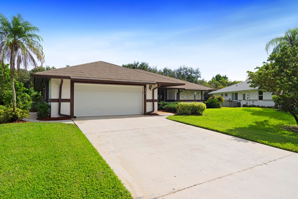 Photo of 5070 SE Hanson Circle, Stuart, FL 34997 (MLS # R11126822)