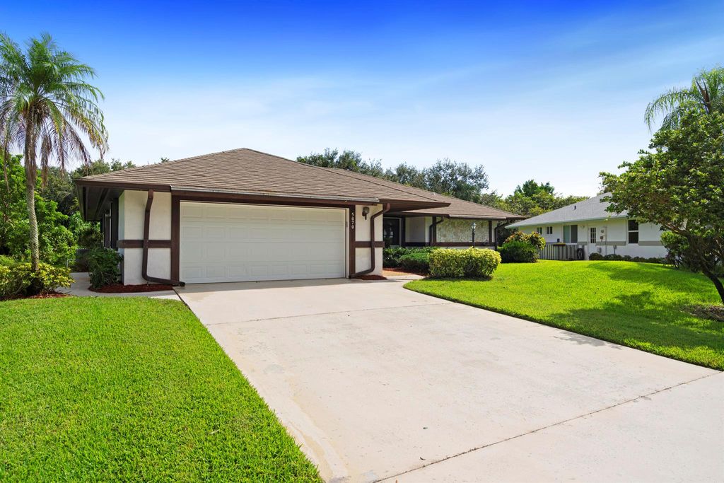 Photo of 5070 SE Hanson Circle, Stuart, FL 34997 (MLS # R11126822)