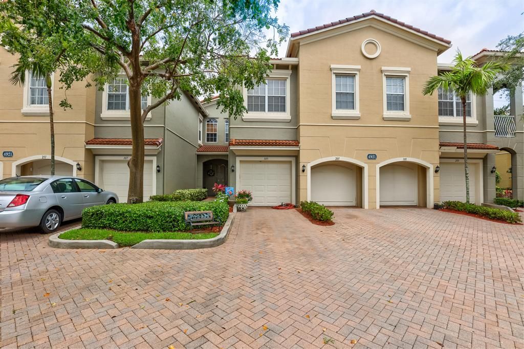 Photo of 4921 Bonsai 105 Circle #Apt 105, Palm Beach Gardens, FL 33418 (MLS # R10715252)