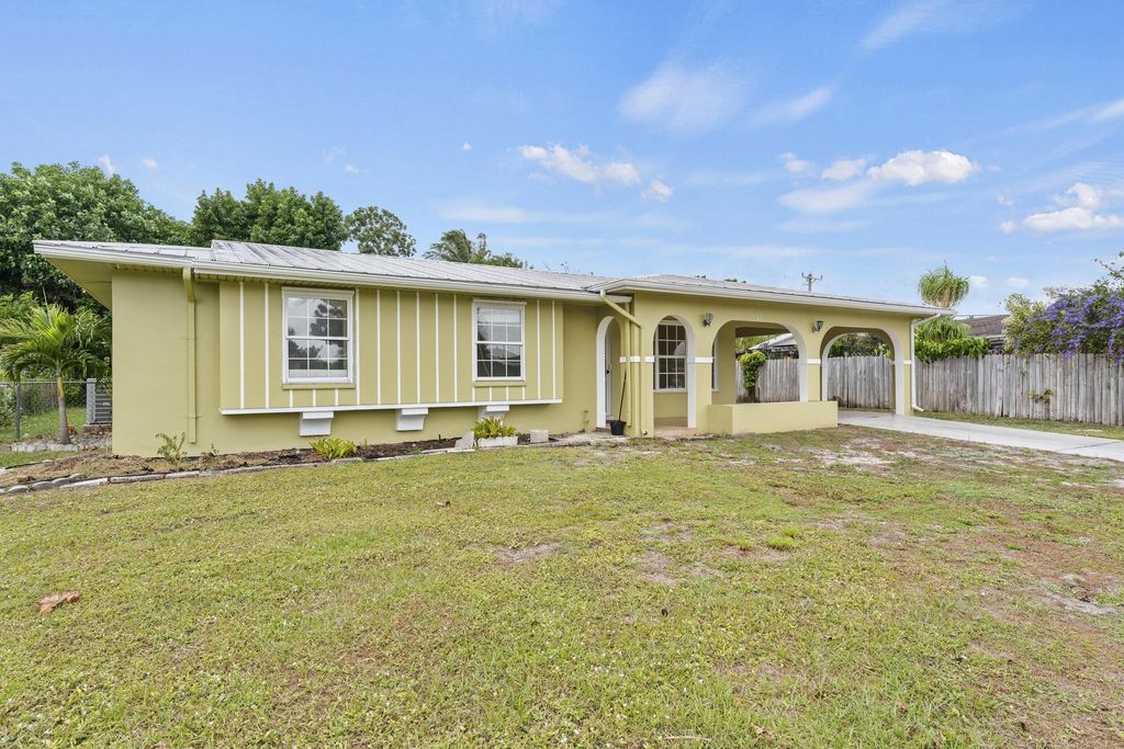 Photo of 821 SE Solaz Avenue, Port Saint Lucie, FL 34983 (MLS # R11148272)