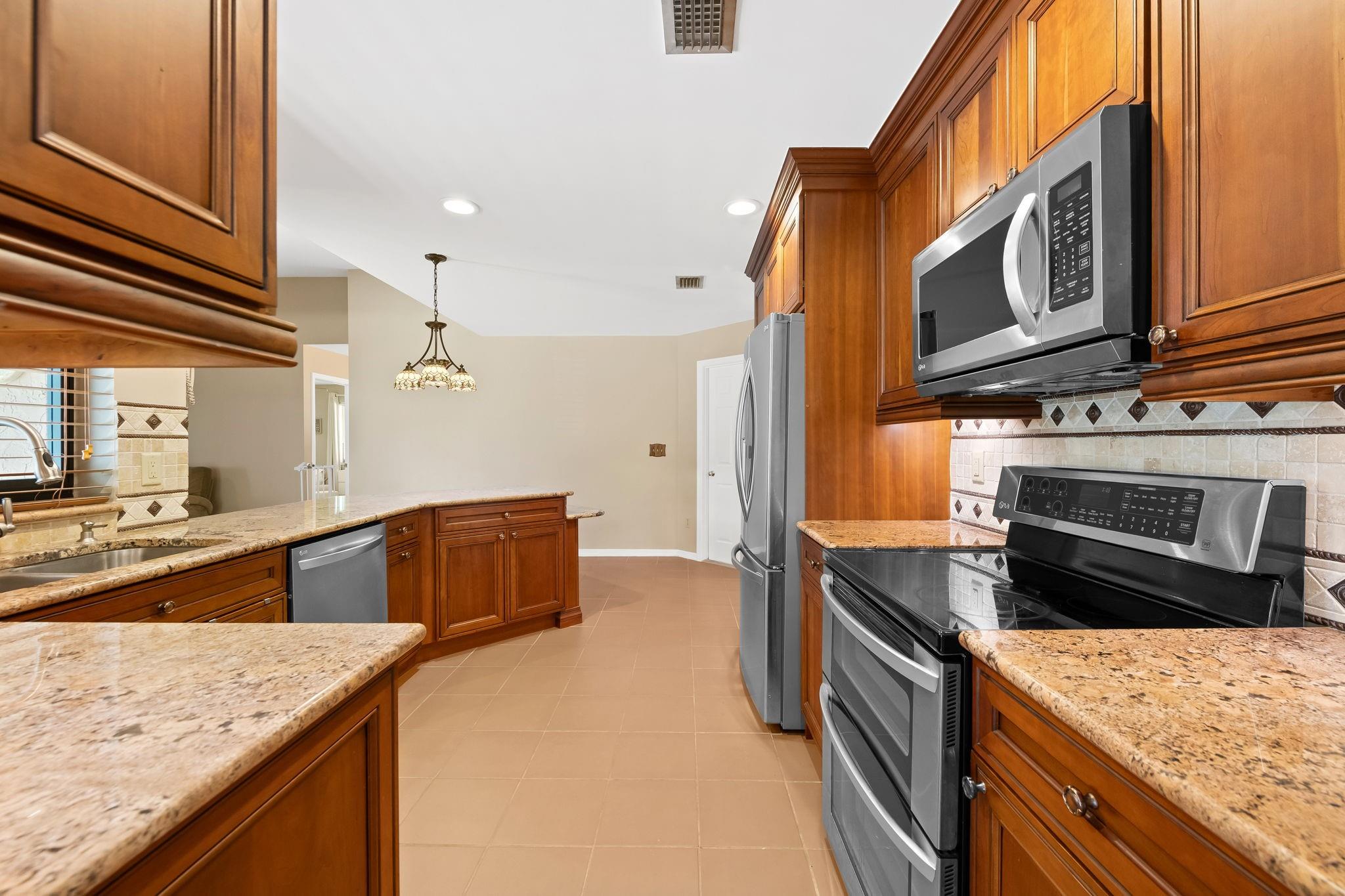 Waverly Hundred 141-40 B - Residential