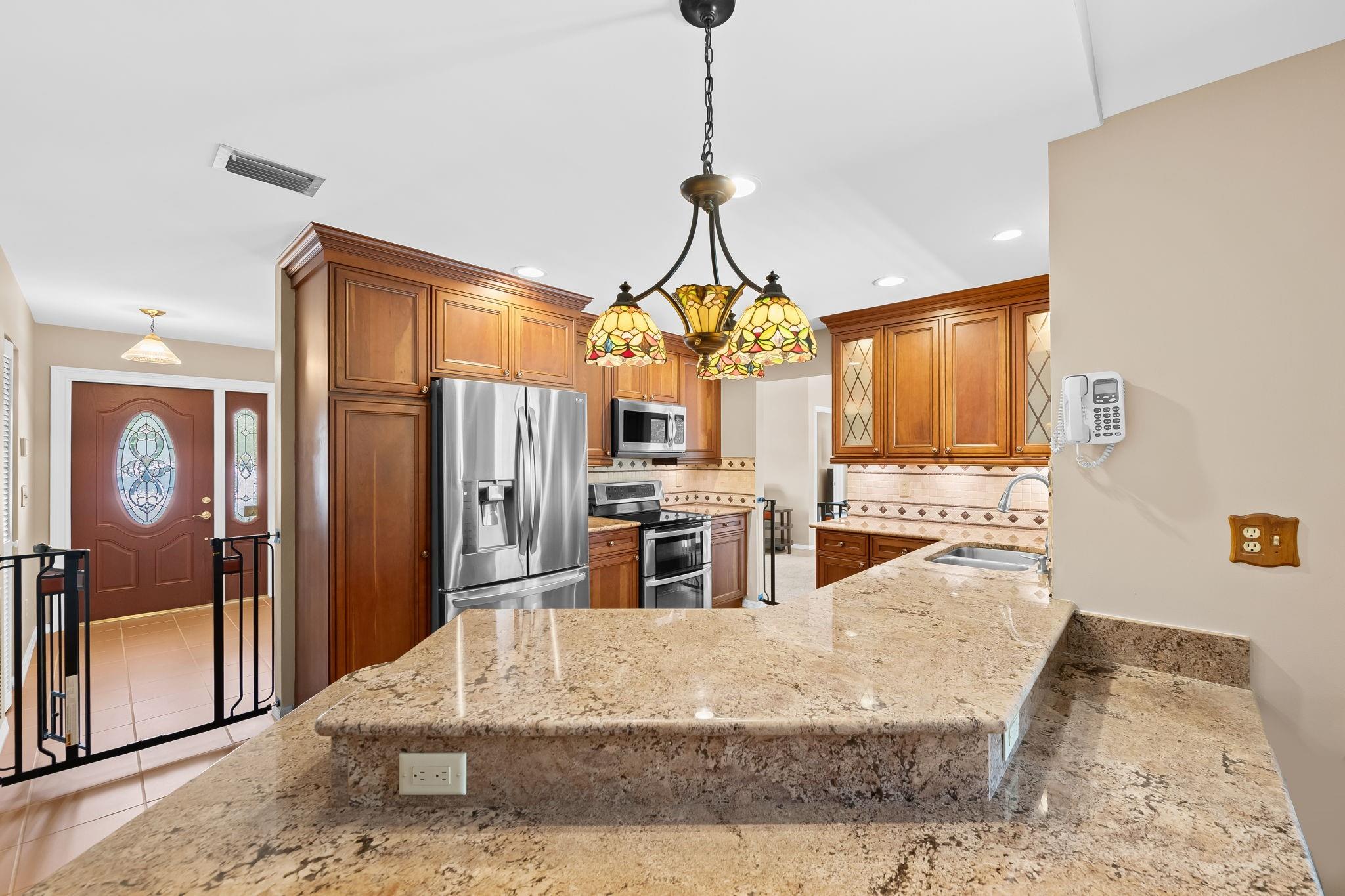 6221 Sedgewyck Cir W