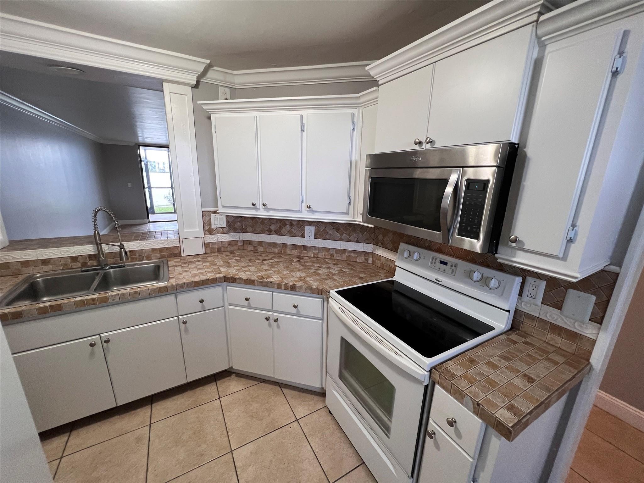 118 Lake Emerald Drive 103