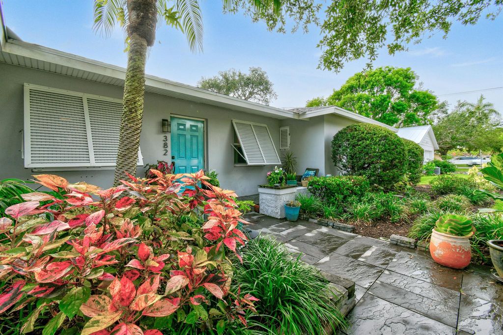 Photo of 382 Evergreen Avenue, Tequesta, FL 33469 (MLS # R10984985)