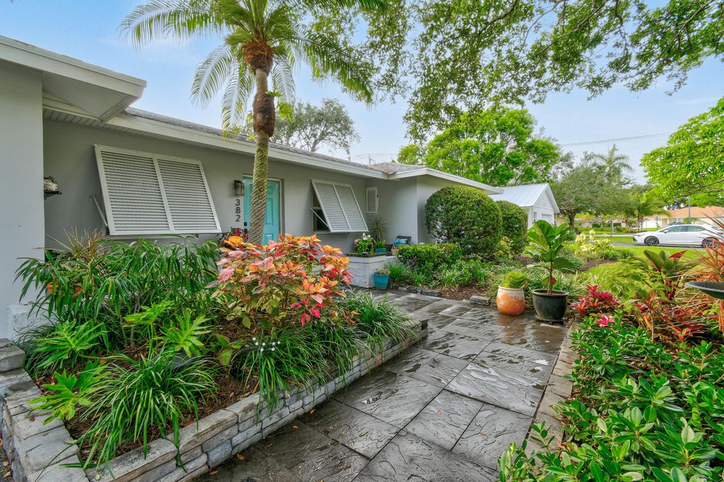 Photo of 382 Evergreen Avenue, Tequesta, FL 33469 (MLS # R10984985)