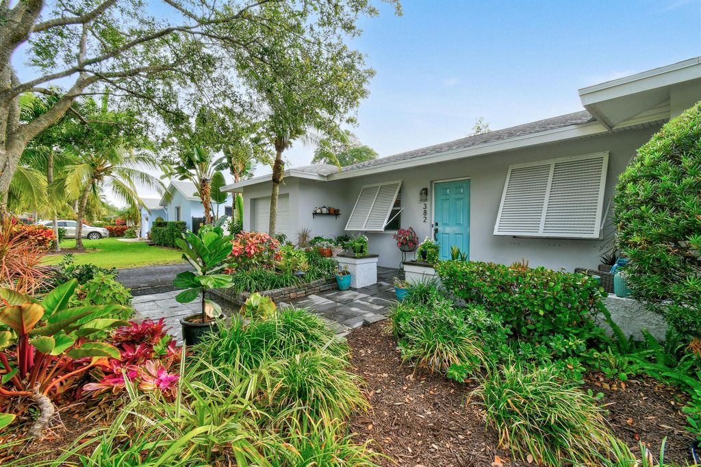 Photo of 382 Evergreen Avenue, Tequesta, FL 33469 (MLS # R10984985)