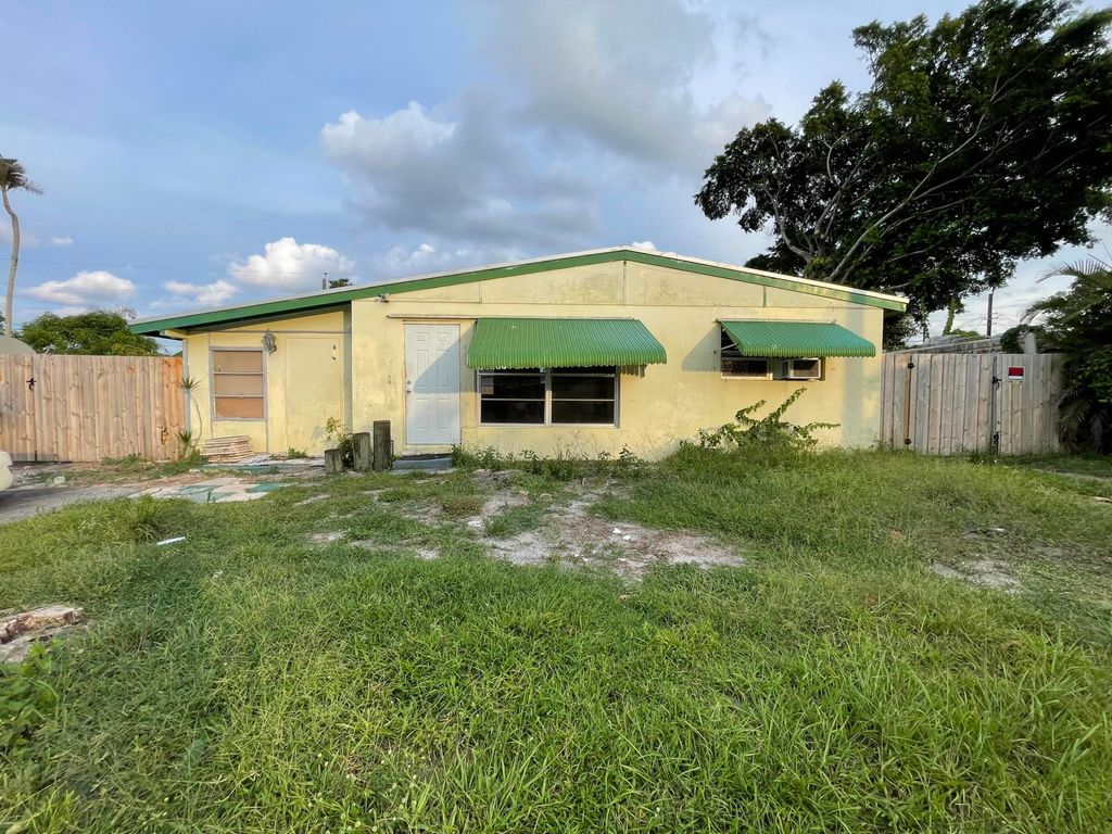 Photo of 440 Pensacola Drive, Lake Worth, FL 33462 (MLS # R11012250)