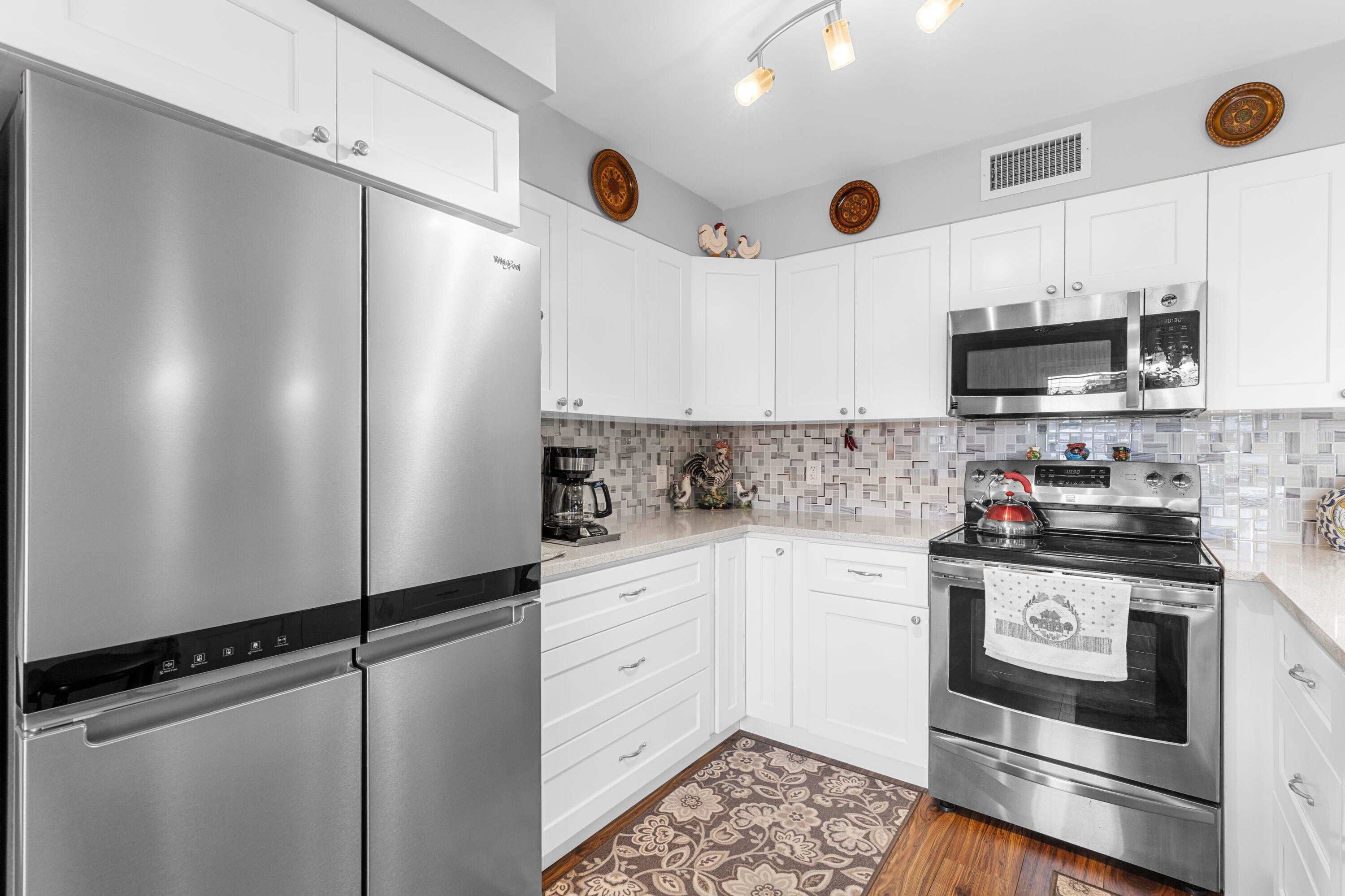 2041 Lyndhurst J