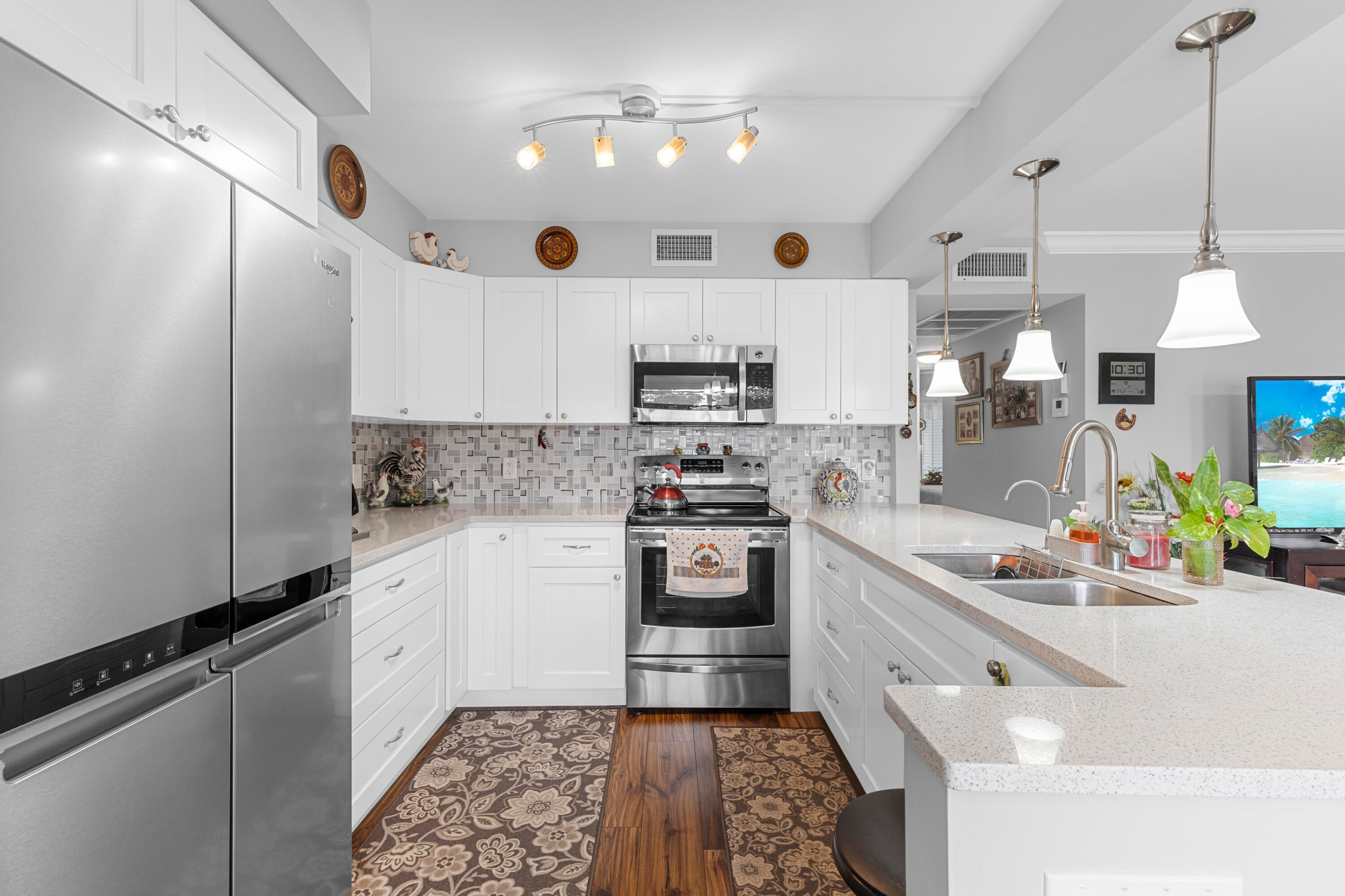 2041 Lyndhurst J